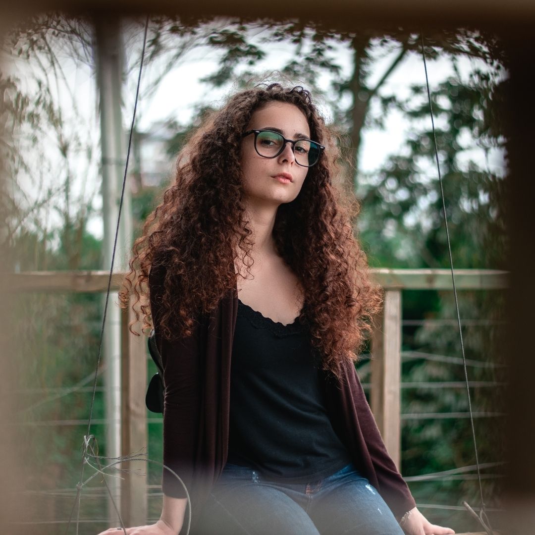 Junge Dame ist Glücklich